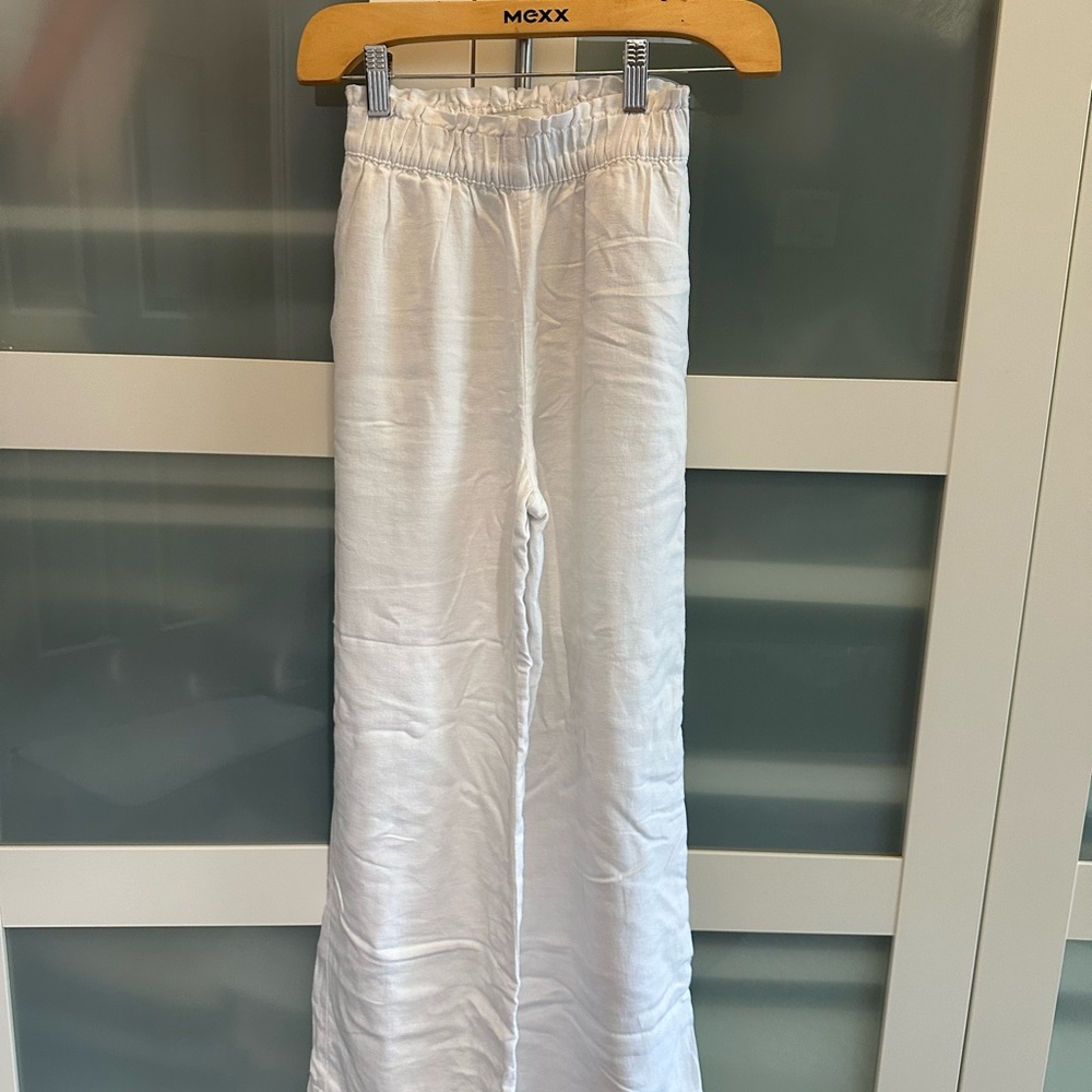 Abercrombie & Fitch White Casual Bottoms Relaxed Fit